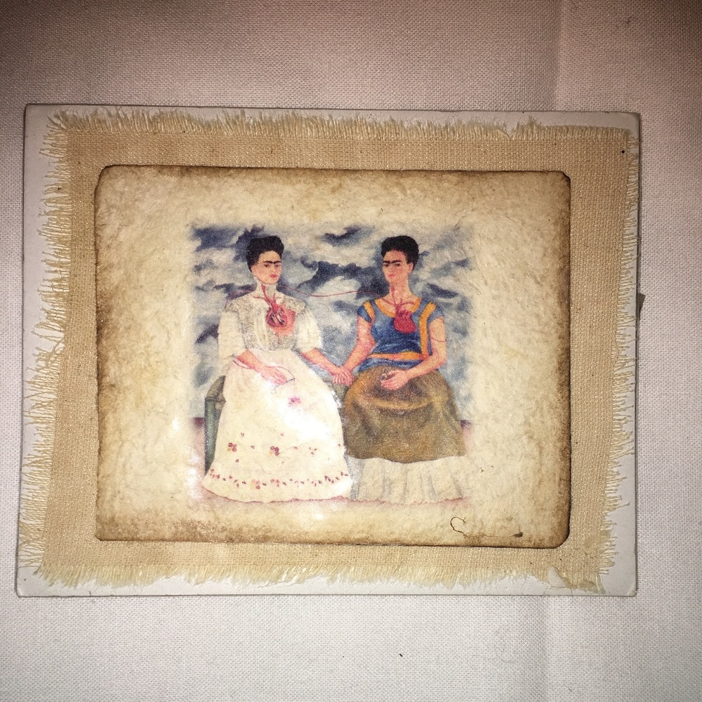 THE TWO FRIDAS LAS DOS FRIDAS Linen & Bark